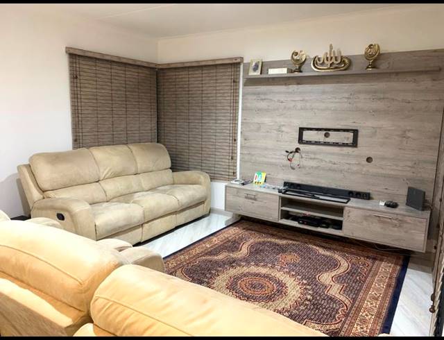 3 BEDROOM TOWNHOUSE FOR SALE IN CELTISDAL